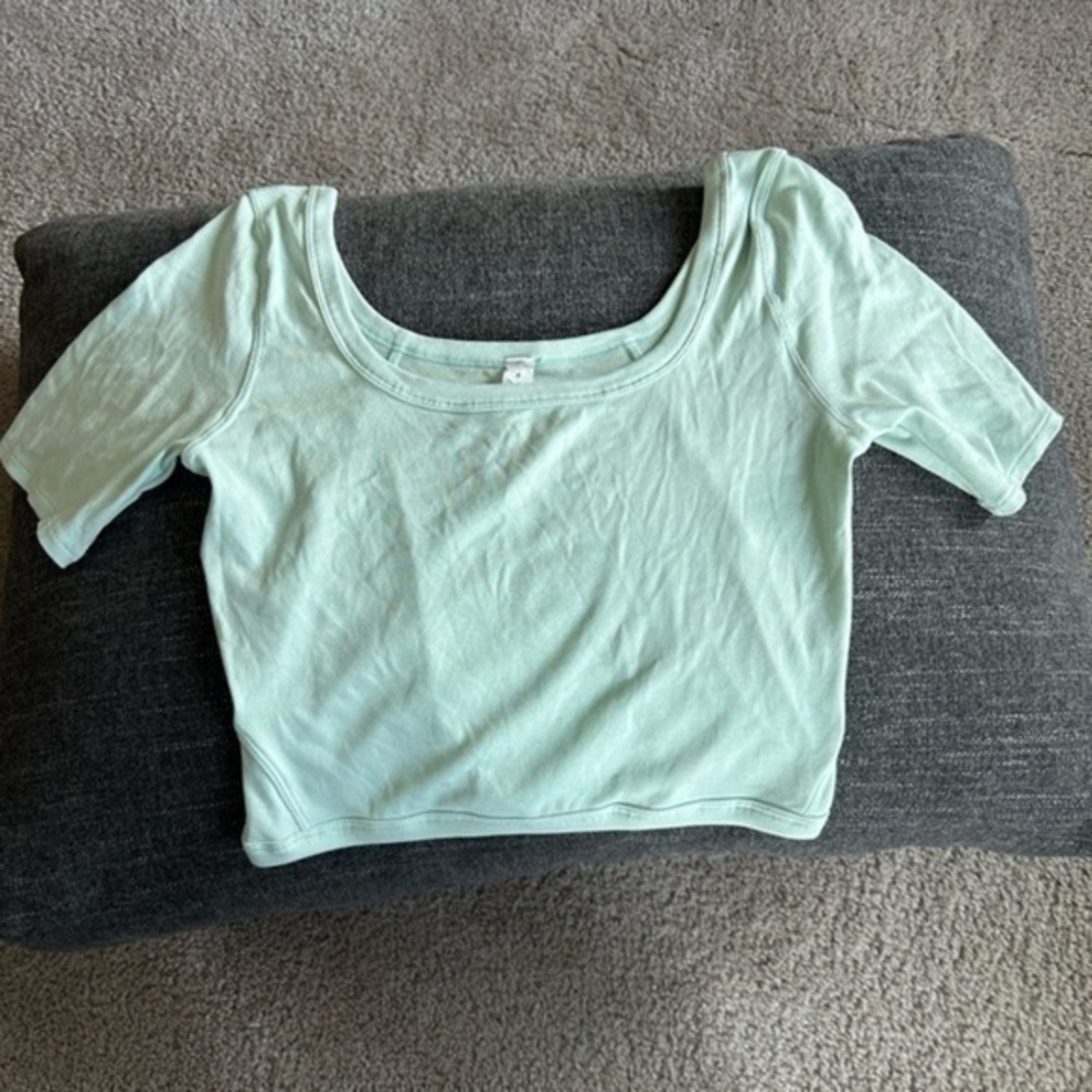 Lululemon Cropped T-Shirt